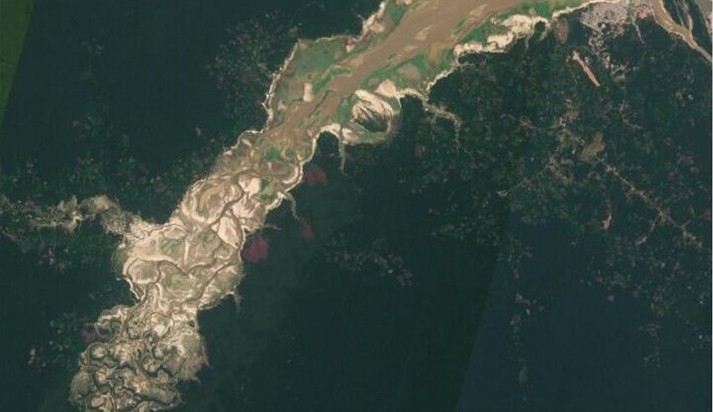 Imagem de satélite do Lago de Tefé na seca de 18/10/2023, com bancos de areia expostos